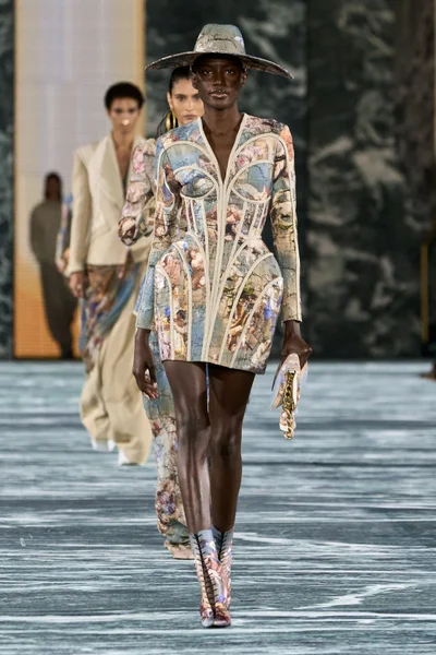 Look 24